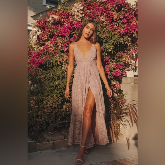 NWT Lulus Women’s Stolen Moments Dusty Pink Lace-Up Lace Maxi Dress - Medium - Picture 1 of 12